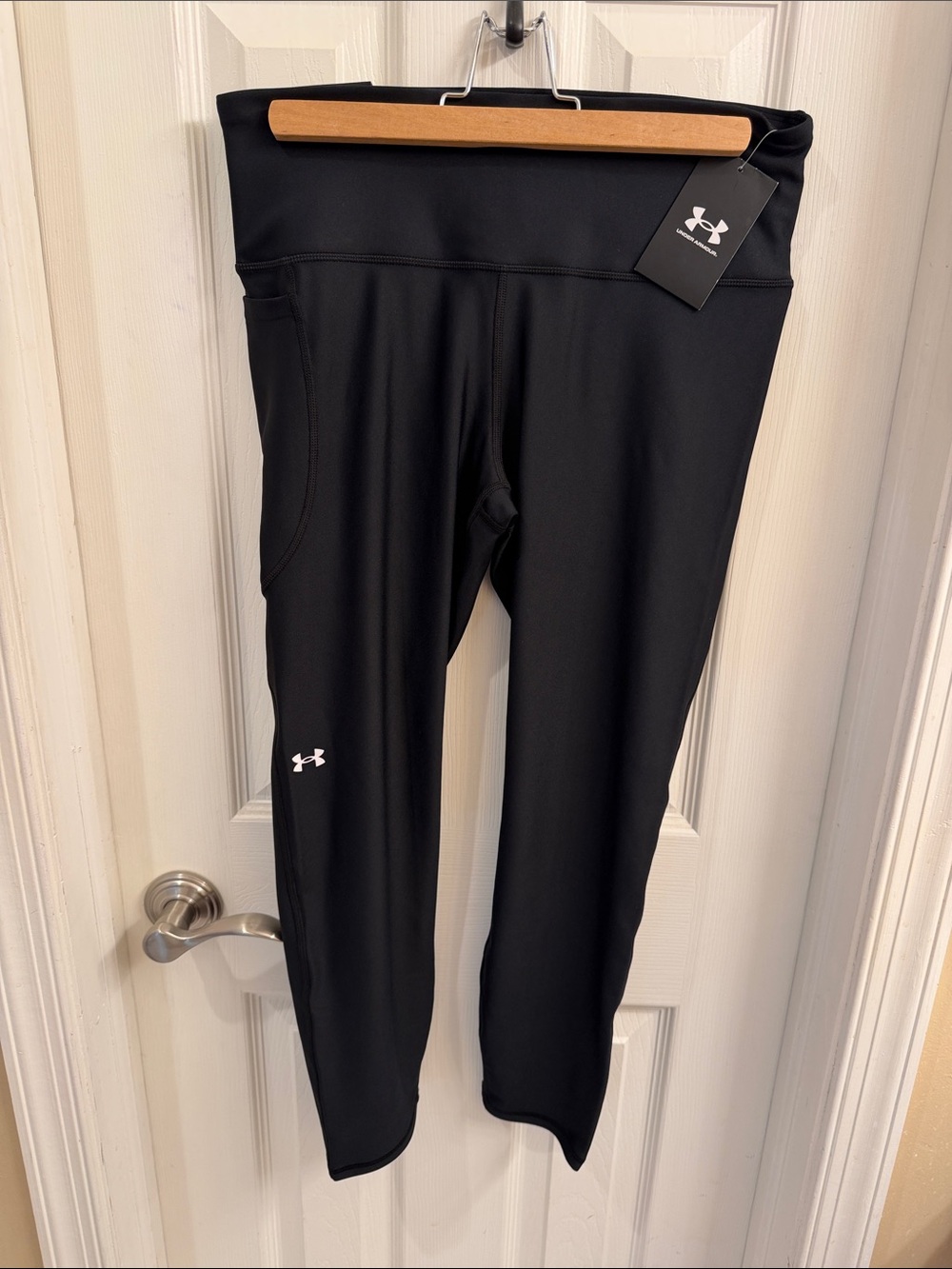 Under Armour Black Women's High-Rise Training Leggings with Side Pockets